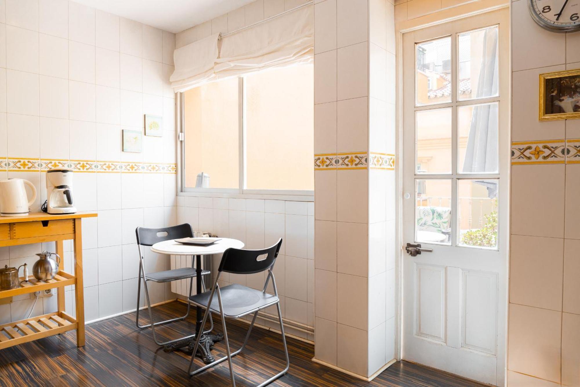 מאלגה C92 - Rustic Two Bedrooms Apartment With Terrace מראה חיצוני תמונה
