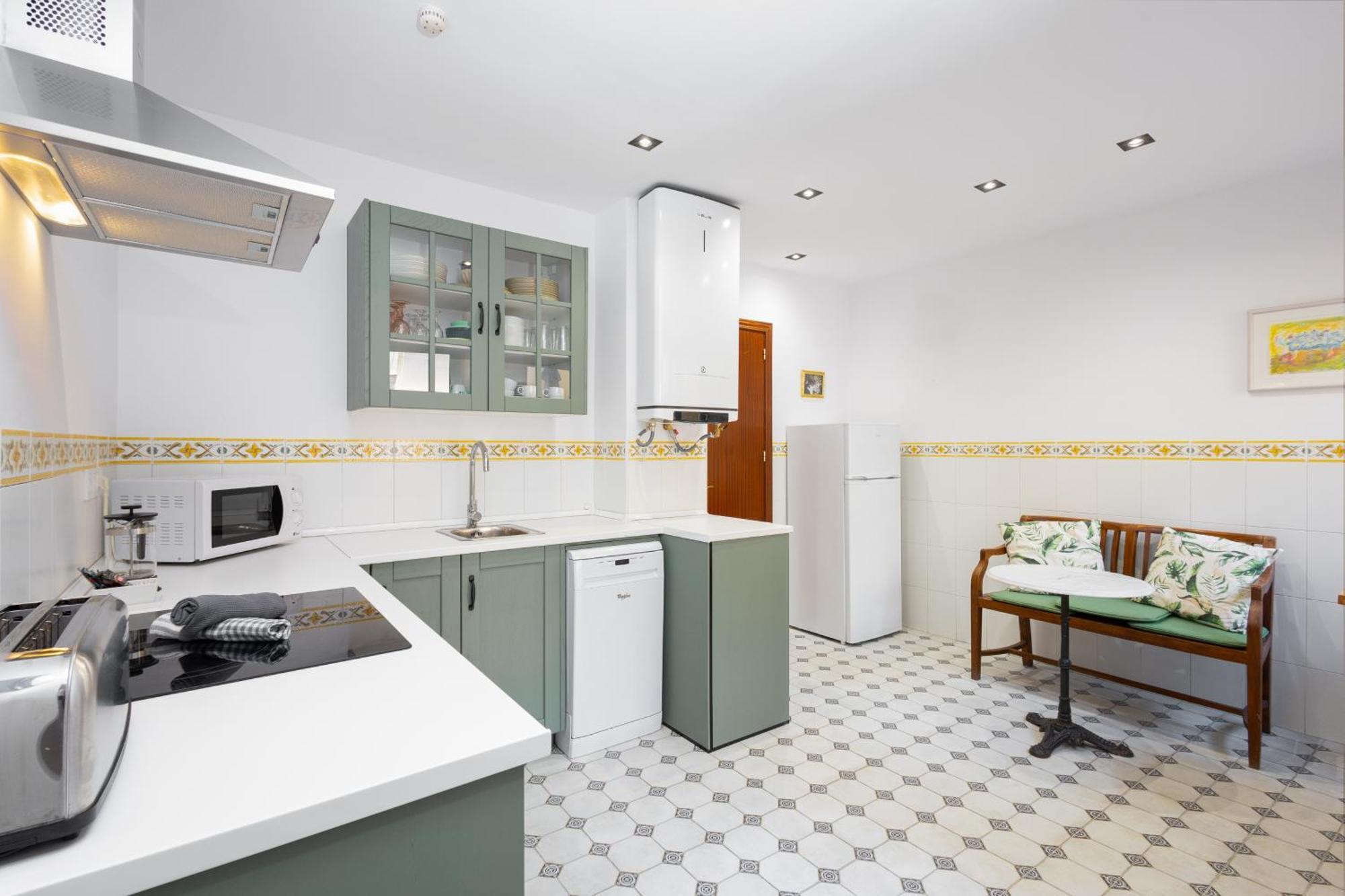 מאלגה C92 - Rustic Two Bedrooms Apartment With Terrace מראה חיצוני תמונה